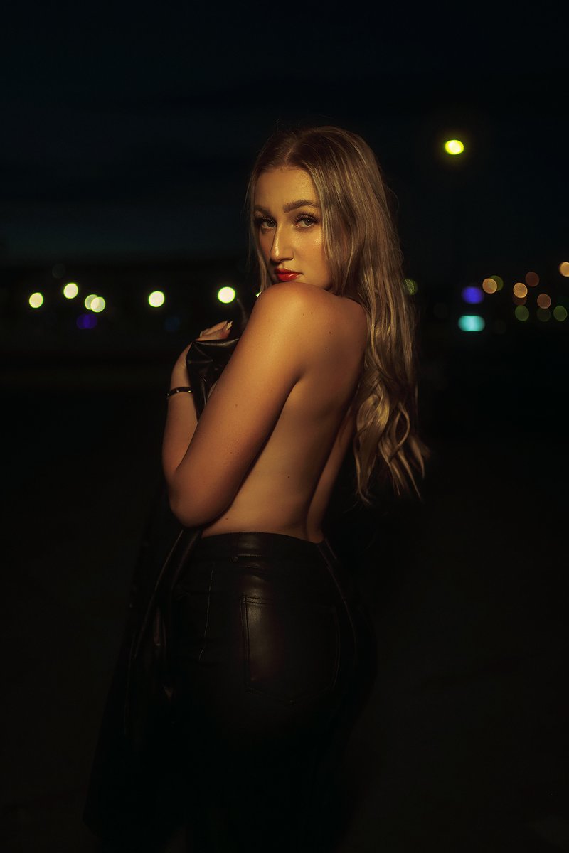 kclphtgrphy's tweet photo. #kucil #kucilphotography #nightlife #dark #notop #leather #urbanshot #booty https://t.co/hgF6s01WOx