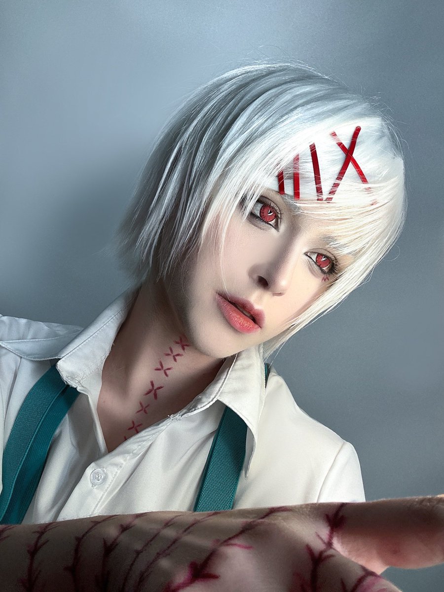bizarrecoser's tweet photo. I‘m glad I was finally satisfied with this cosplay, took way too long🗿🤍 #juuzou #TokyoGhoul #cosplayer #anime #manga https://t.co/tzM4N5PP1c