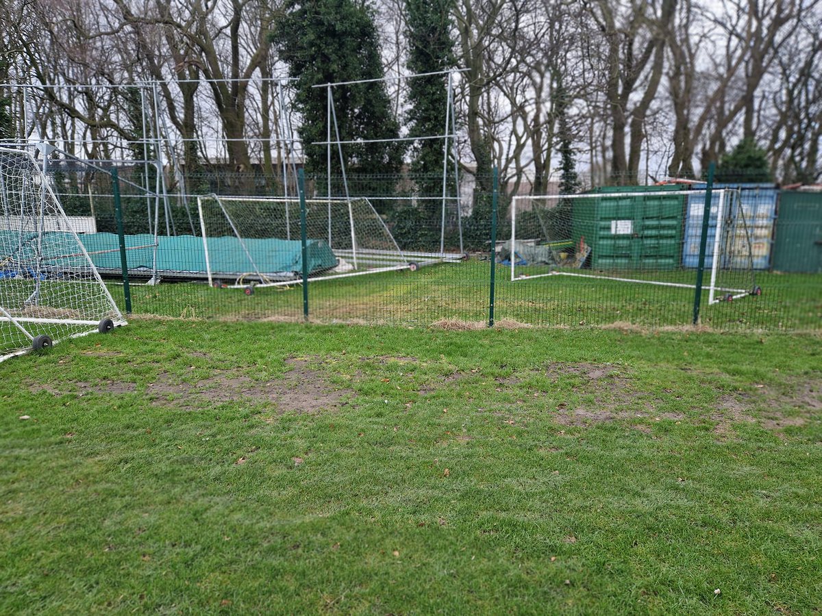 NewFarnleyCC's tweet photo. We had a really good response to doing work at the club yesterday. Our Chairman John Baldwin would like to thank everyone who turned up as we hit our goals: put the large water tank in place, took all torn advertising banners off the fencing and cleared lots of rubbish. #oneclub https://t.co/toIeG8iLrn