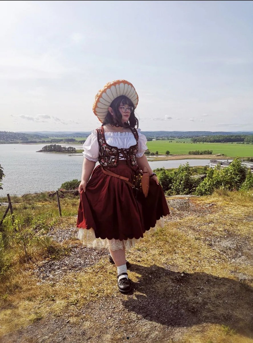 moist_rosebud's tweet image. Mushroom elf outfit I wore to a medieval festival in 2023
#elfoutfit #medievalfestival #mushroomcore #cottagecore
