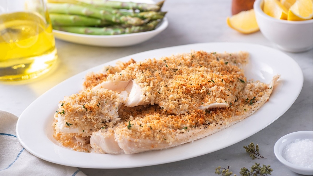 worldfoodwine's tweet image. Craving some seafood goodness? Try the Butter Breadcrumb Crusted Baked Haddock! It's a New England classic that's sure to satisfy your taste buds.

Check out the recipe here: worldfoodwine.com/recipe/butter-…

#TasteOfNewEngland #SeafoodCravings #WorldFoodWine