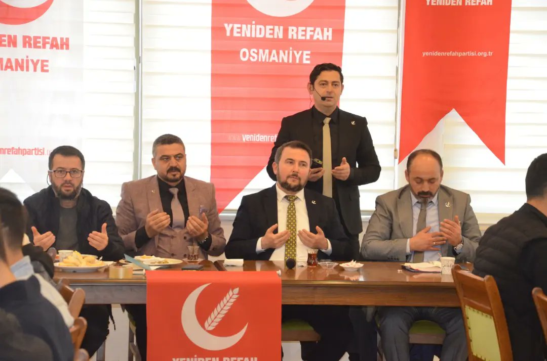 Osmaniye Gençlik Kolları olarak Pazar sabahında İl Başkanımız ve İl Sorumlumuzu da davet ederek kahvaltıda Gençlerle buluştuk. İl Belediye Başkan Adayımızın tanıtımını yaptık. Davamıza yeni neferler kazandırdık. Rabbim muvaffak eylesin. 🤲👍