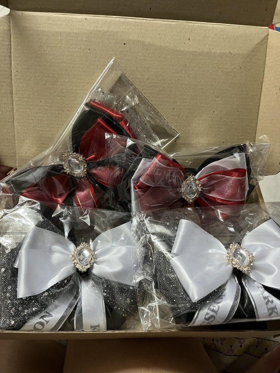 justmeowzz's tweet photo. [#jeahappymails 🌸] 

CONCERT READY NA ANG ENGENE BONG NAMIN!!! Thank you so much @hoonikeur for accommodating our order sobrang ganda nyaaa, will recommend you to my friends! 🤍#from_hoonikeur https://t.co/VUr5MfCFgJ