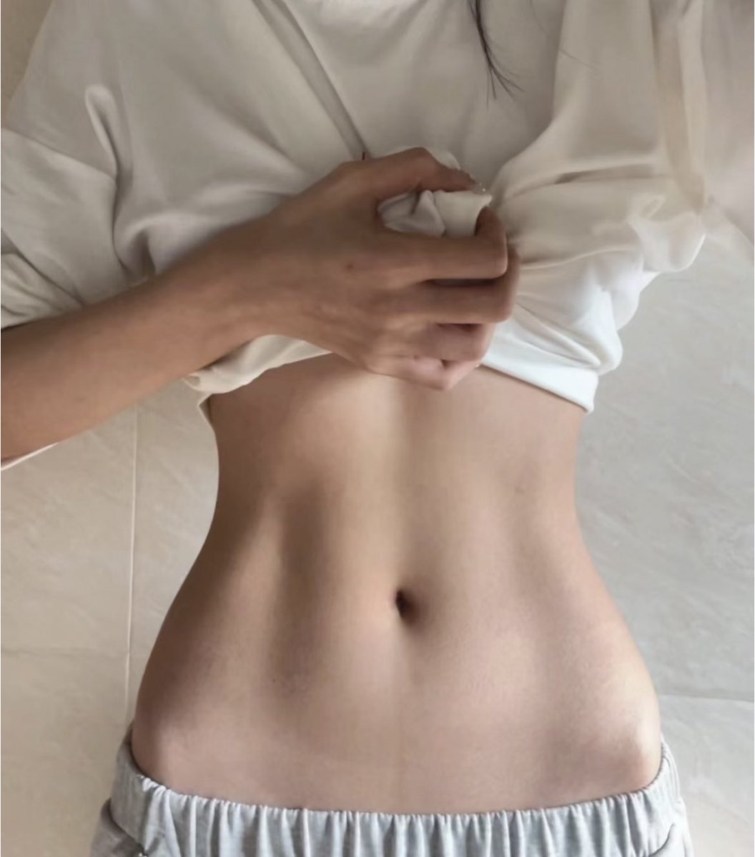mochi___mini's tweet photo. 最短で痩せるダイエット🪄︎︎◝✩

・お菓子は食べないor週1にchange
・ご飯前の空腹時に15分の散歩
・痩せてる人の習慣を真似する
・30分以上の半身浴  
・7時間以上寝る
・飲み物は水orお茶
・スタバではソイラテorブラックコーヒー
・カリウム / ビタミンを摂る

これ続けて-10kg。絶対に痩せる👟 https://t.co/iDeLFbfolI