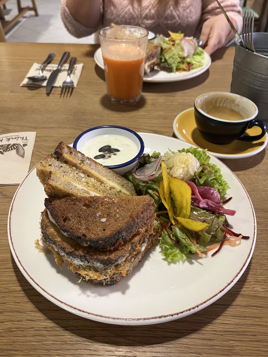 simonkrisz92's tweet photo. Nincs is jobb, mint egy bundás ☕️ https://t.co/7ZHvk9SyrK