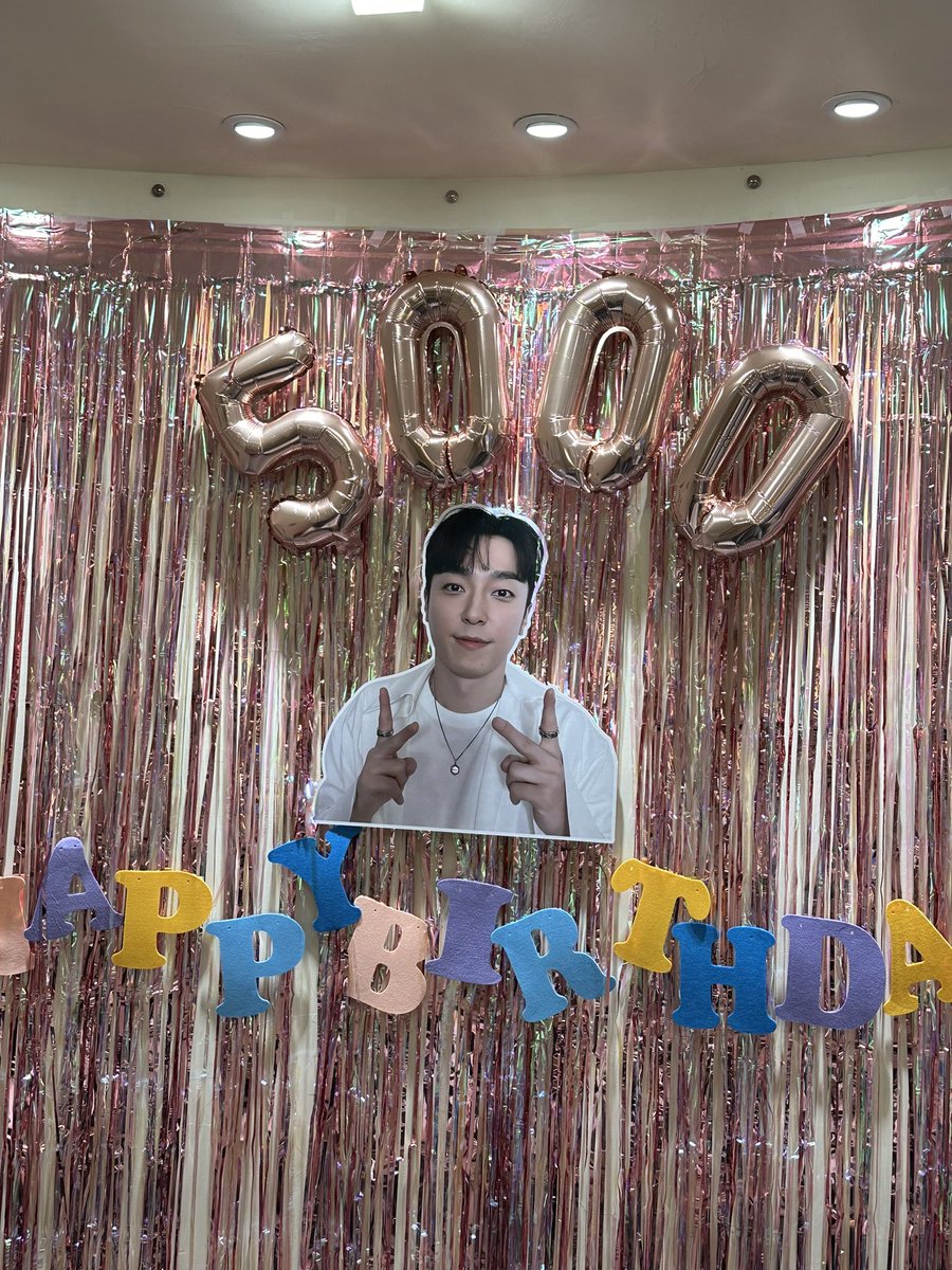 jinwootae_'s tweet photo. 특전도 카페도 너무 귀엽자나 . . . 🤍 하나하나 정성들여 만드신게 눈에 보였어요 🥺 카페에 있는동안 정말 행복했습니다 :) 생카 열어주셔서 정말 감사해요 🤍👍🏻

#5000nd_street https://t.co/1yNHWnwk9N
