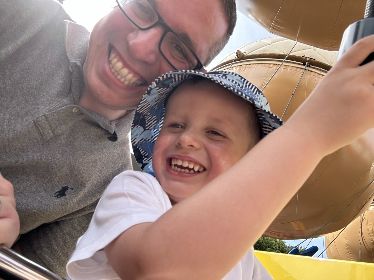 RWaters0809's tweet image. Happy 40th Birthday to the wonderful @CWaters_SAFC. An amazing dad, husband and best SLO in the country. Well deserved family time today! We love you very much 😘