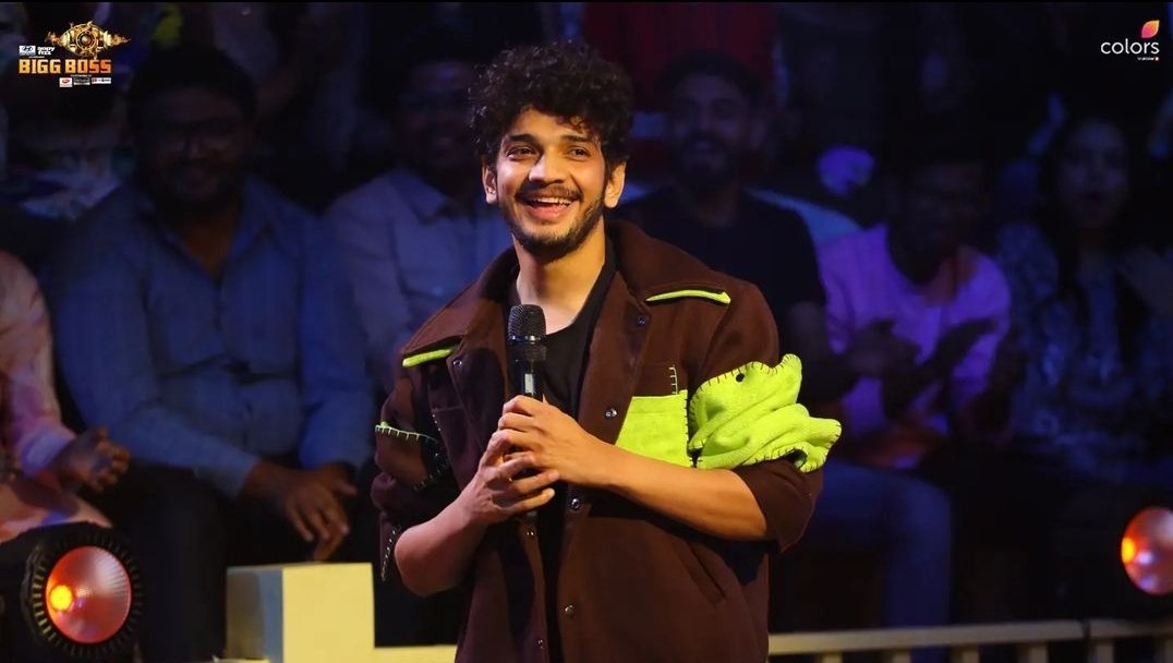 MunawarDilKaRaj's tweet photo. Attendence time Guys 
Time 5.04 PM... 

How Many PPL Are Online?? 
Rt This tweet!!!!

MUNAWAR TROPHY KA HAQDAR

#MunawarFaruqui https://t.co/4cRKuGqGFV