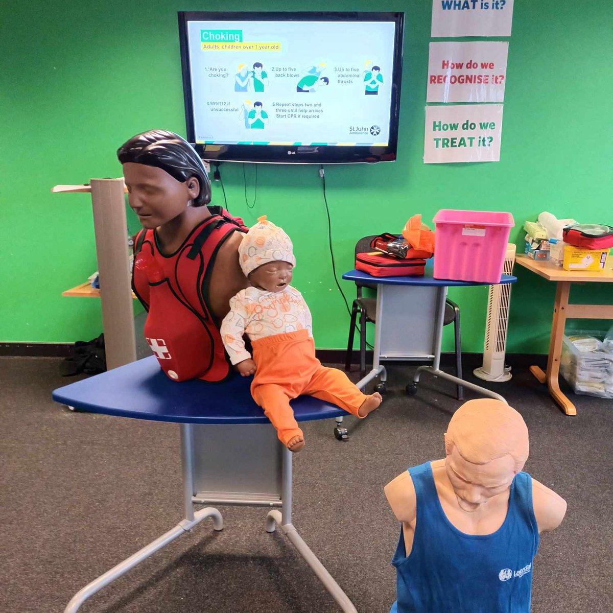 It's our first weekend of the last First Aid course in Plymouth. The trusty family have been supporting our learners on how to treat choking. 

<a href="/stjohnambulance/">St John Ambulance England</a>  #Firstaid #Plymouth #Devon