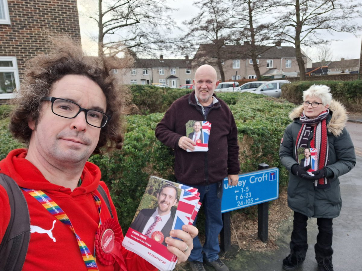 Out in a fresh and brisk Bush Fair this weekend with @HarlowLabour getting a great response from residents for our alternative plan to this chaotic council and government. @CaraSheridanA @KayMorrison1 @mingall63