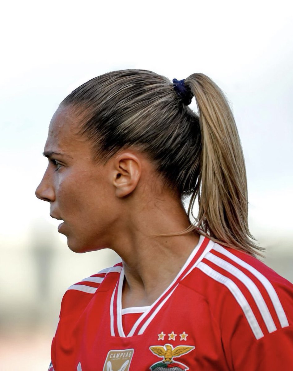 8 golos
11 assistências

Que temporada incrível da Lúcia, é especial ✨