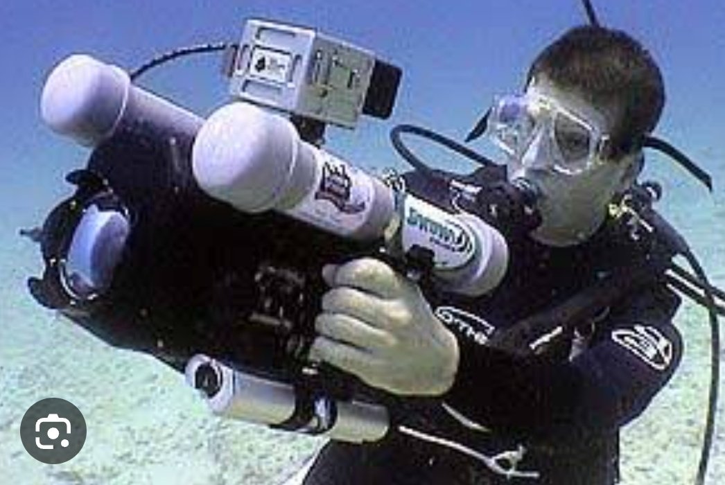 Subytweets's tweet photo. Reporting live from underwater with cameraman Aquaman for PTI....#jobhazard https://t.co/av07yzPsHv