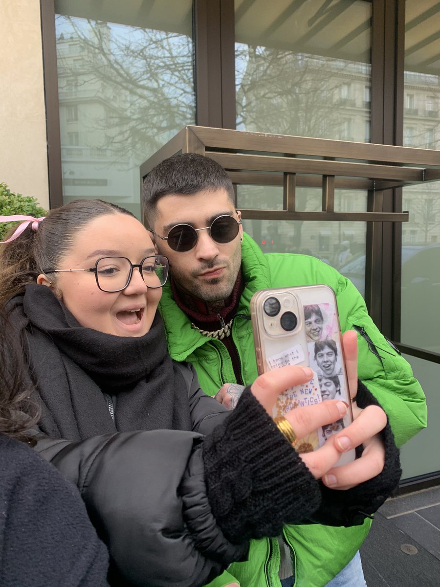 boysteardrop's tweet photo. zayn malik sur nous 😽 https://t.co/MN5uASoWO9