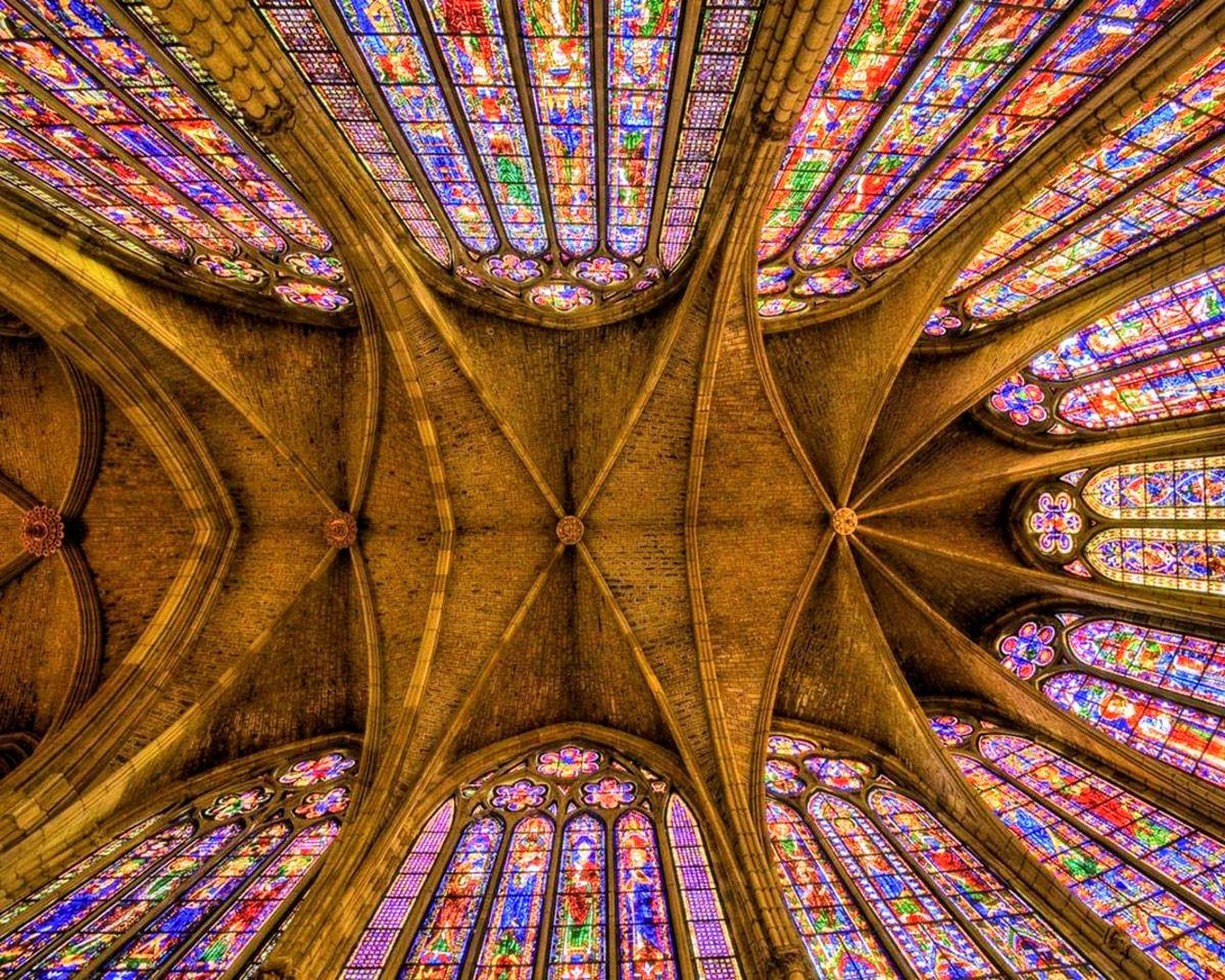 Seguro que os han contado que el gótico era "más luminoso" que la arquitectura medieval anterior.

Especialmente, os habrán dicho que era "más luminoso que el románico".

Pues va a ser que NO.

¿Va un HILO para desmontar un bulo asentado?