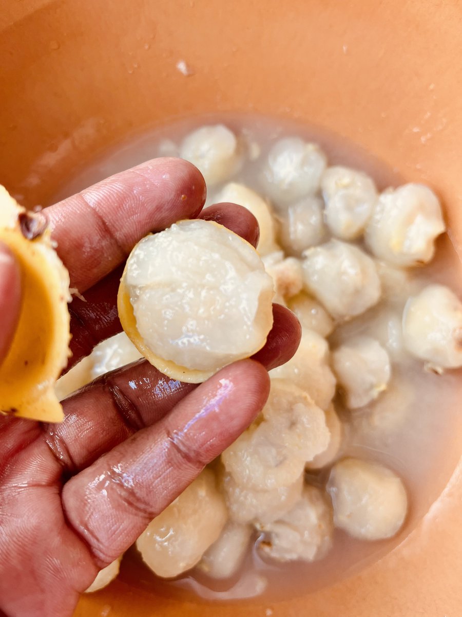 Dimpho_Seisa's tweet photo. Nnyaa mme re simolotse but let's make a cocktail ya Morula for you guys #ThePeople #MutualMunchies @The_Cookoff https://t.co/UikV6wnD8f