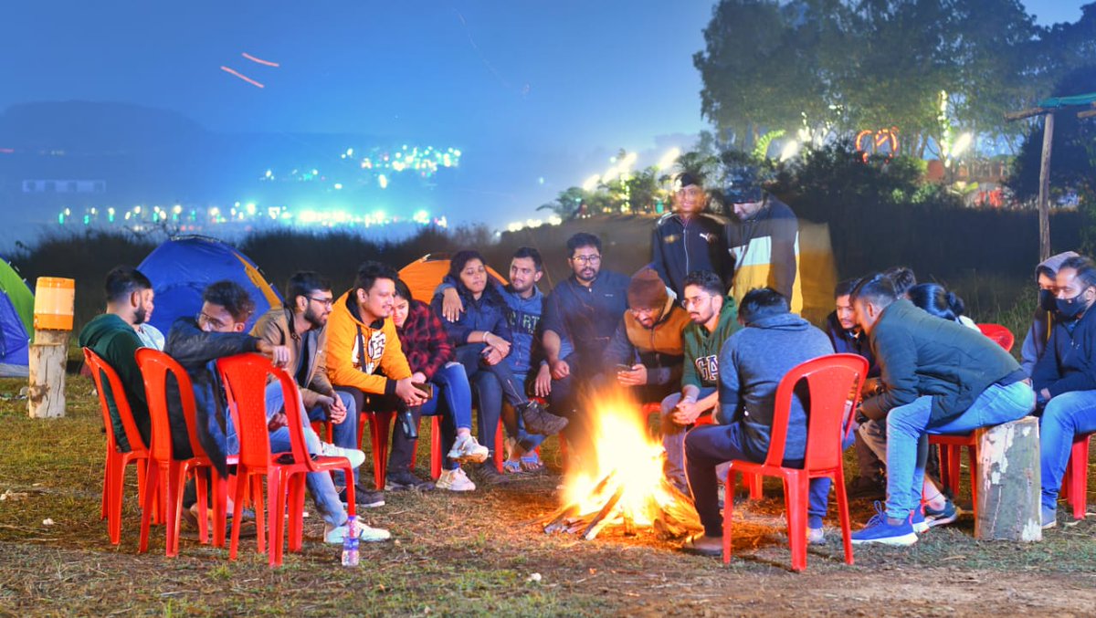 pawnacamp's tweet photo. "Gathered around the warmth of the campfire, where laughter echoes and friendships glow brighter than the flames. 🔥✨ Pawna Lake camping, where every moment is kindled with joy. #pawnacamp #pawnalake #CampfireNights #FriendshipGlow #PawnaLakeCamping" https://t.co/EpnfMwYdHz