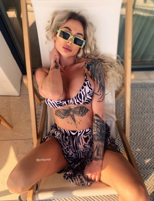 Wanna jerk on my sunglasses??? https://t.co/Is2EyZpLZz