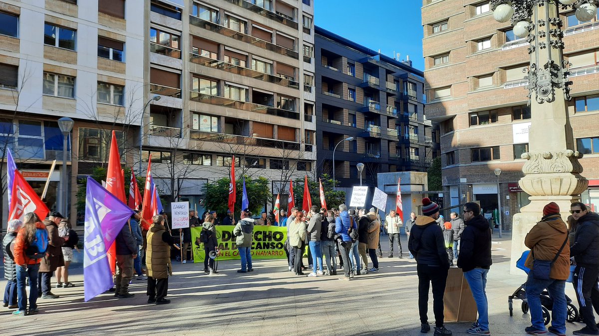 Abiatzear da Iruñeko manifestazioa.

#AgropekuarioaBorrokan
#GoraLangileBorroka
#EzGaraMakinak
#NoSomosMaquinas
