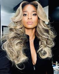 funsize_chellii's tweet photo. @ayeejuju Ferrah fawcett wore it best this was her signature style. I think it looks good on everyone. https://t.co/HjL0arAmTL