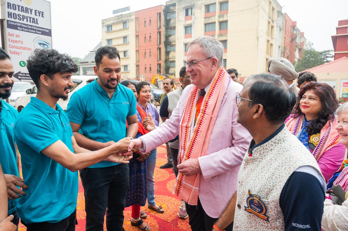 RotaractClubo10's tweet photo. Royalisns Introduction with RI President Gordon R Mclnally @rotary_gordon 
@Rotary 
#rotary #rotaract #rotaryinternational #rid3262 #rotarypower #turbo #rotaractclub #rotaractors #royal
#milleniumroyal #rotaractmilleniumroyal
#bhubaneswar #odisharotary #rotaryindia https://t.co/UYHK5t0h7y
