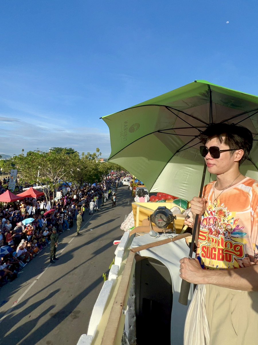 owhen_ranger's tweet photo. Sino nakakita sa akin sa Sinulog 2024 Grand Parade kanina? 😊
Nasa Float ako ng Tuburan Coffee of Tuburan, Cebu at float no. 48! 🥳
Ang layo ng nilakad ko, pero it was all worth it! 😭
#459thFiestaSeñor
#Cebu #Sinulog2024GrandParade #Sinulog #Sinulog2024 #OwhenRanger https://t.co/ti7VMcjPWM