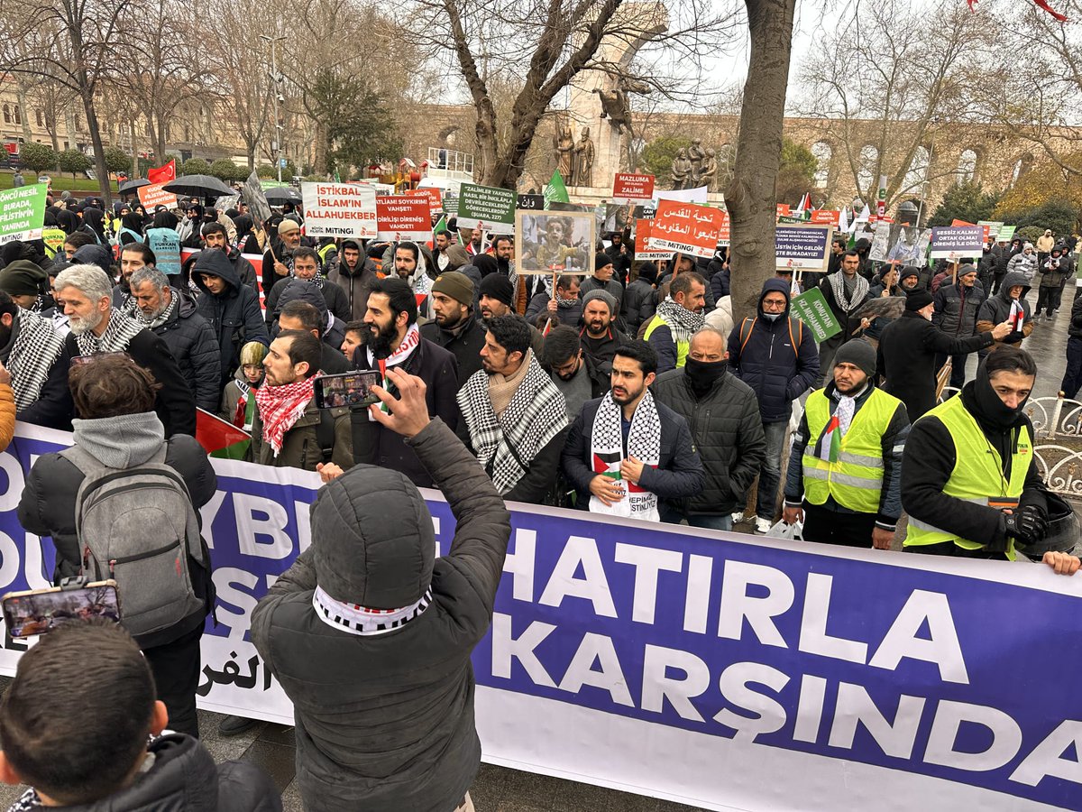 bilal_berrou's tweet photo. FilistinYürüyüşü istanbulda 
#FurkanHareketi
#StandUpForPalestine https://t.co/H26OSTMjsM