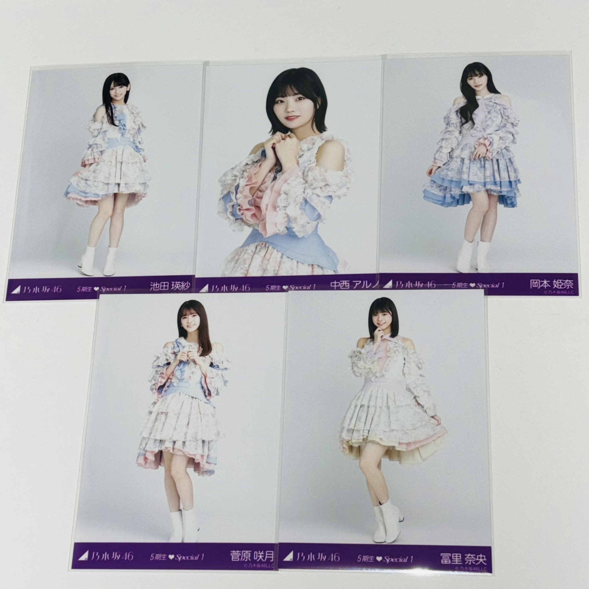 乃木坂46 岡本姫奈 5期生写真集 サイン入り ポスター 乃木坂46・岡本姫奈、しっとり表情＆ポーズが新鮮！ 5期生写真集