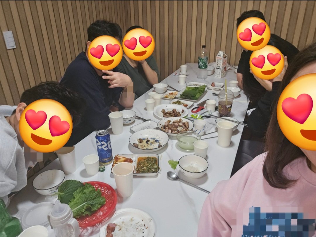 leezanggoonsoo's tweet image. #육아벙 은 즐거워
공동육아 하면서 으른이의 시간을위한 아이들 재우기  눈치싸움~
성공적인 육아벙을 만드느라 하나부터 열까지 노력해준 @JujubeXOnion  부드러운 동생들 @urami778833 거인같은 동생들인데 너무 착하고 귀여운 동생들 #너희만즐겁다면 #형은괜찮아ㅋ