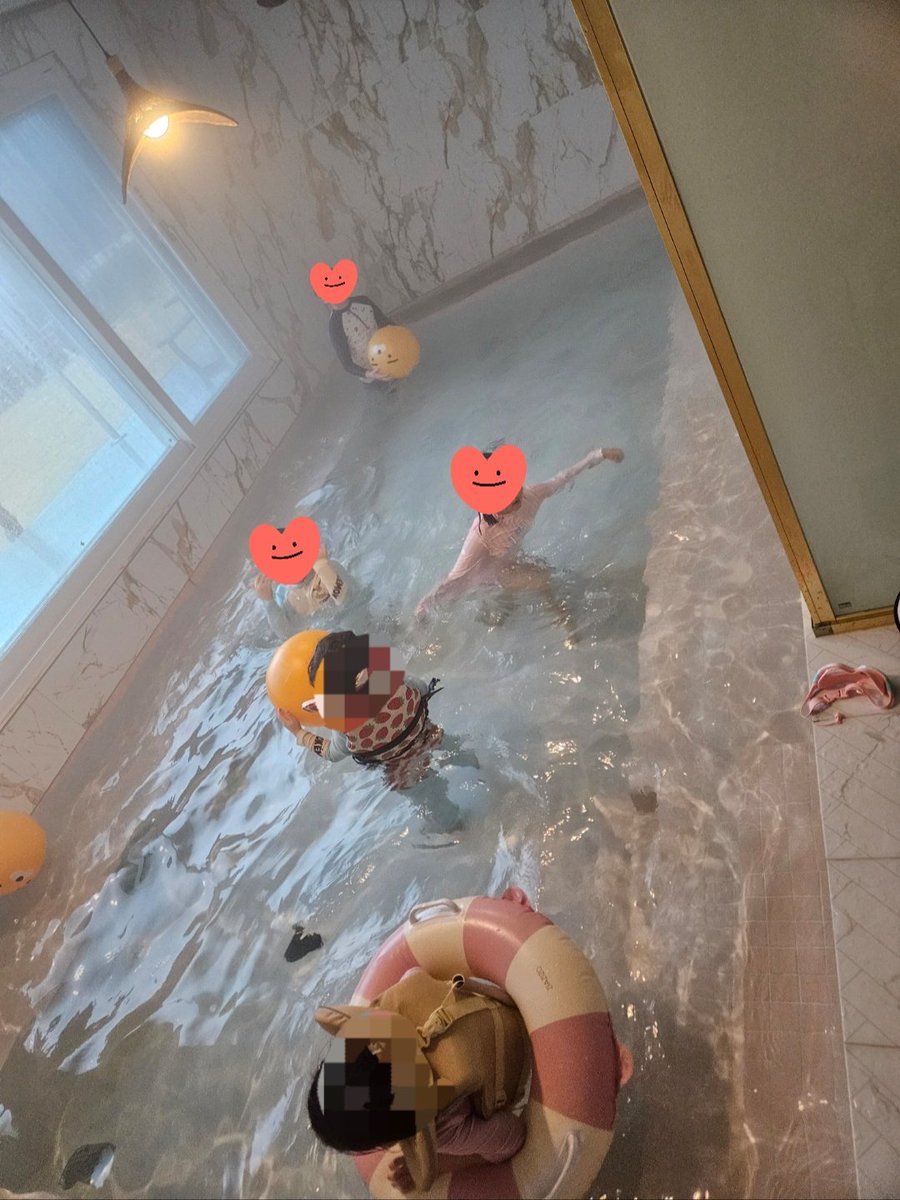 leezanggoonsoo's tweet image. #육아벙 은 즐거워
공동육아 하면서 으른이의 시간을위한 아이들 재우기  눈치싸움~
성공적인 육아벙을 만드느라 하나부터 열까지 노력해준 @JujubeXOnion  부드러운 동생들 @urami778833 거인같은 동생들인데 너무 착하고 귀여운 동생들 #너희만즐겁다면 #형은괜찮아ㅋ