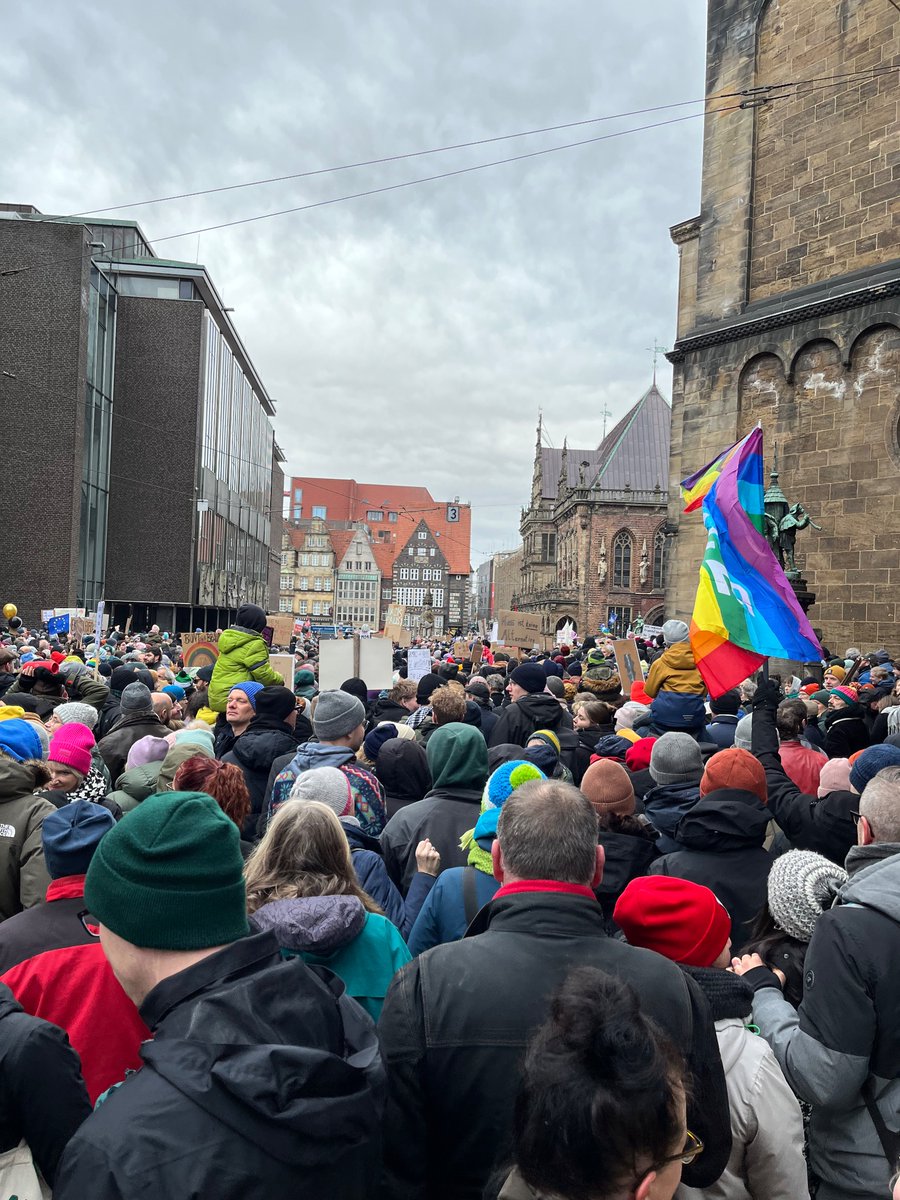 m_strand_'s tweet photo. Domshof ist voll.
#hb2101 https://t.co/Z6Edm1X2YX