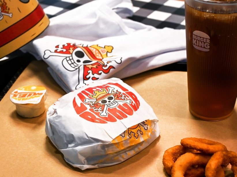 JVCom's tweet photo. Une collaboration entre One Piece et Burger King arrive bientôt en France ! 

Au programme, des burgers et des T-shirts exclusifs. #ONEPIECE https://t.co/vTcOhIW2ZV