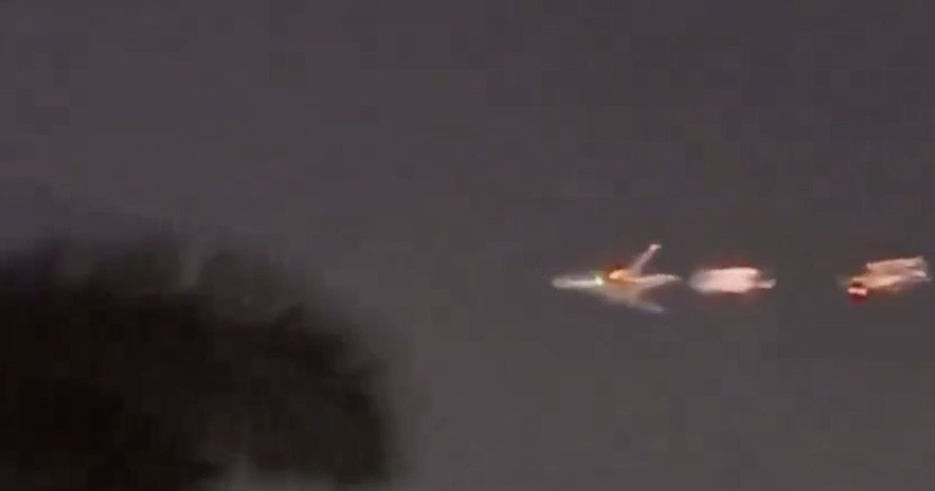 Boeing 747 cargo plane spews fire from engine 10 minutes after takeoff, makes emergency landing bit.ly/3u0vrlN