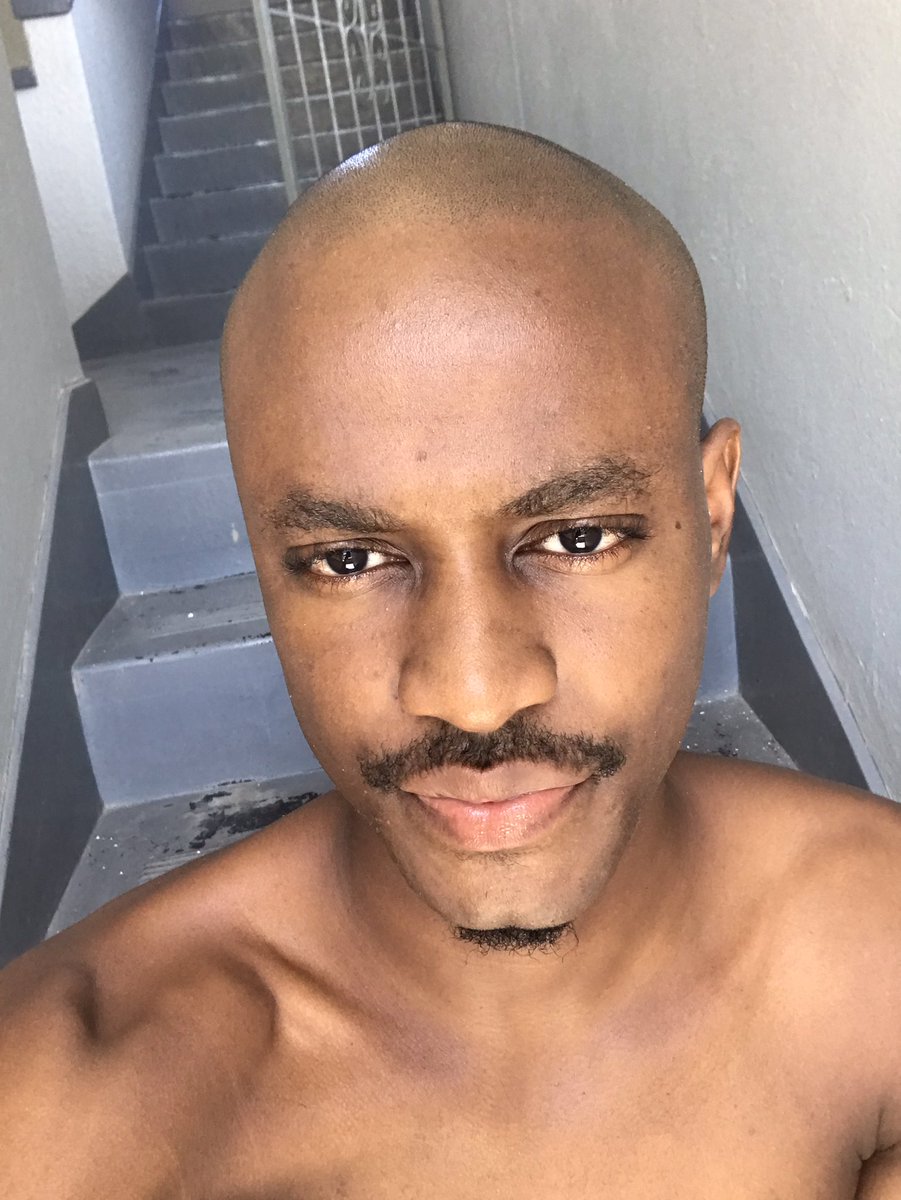 Ndumiso___'s tweet photo. Fresh haircut Sunday https://t.co/SMU2IhhPJe
