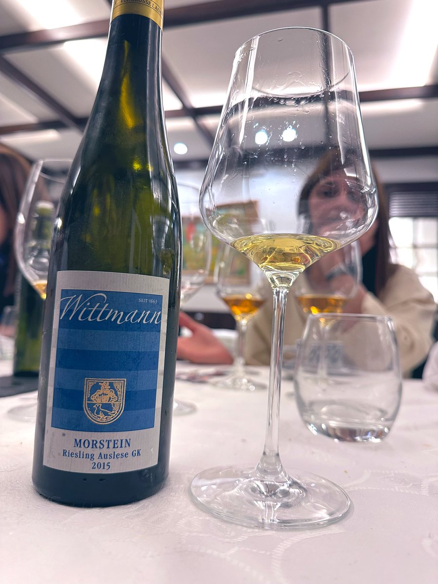 rafabalares's tweet photo. Magnums de Escolma 2012 y Cuvée Caco 2015 a un nivel top. Burbujas a la altura, la curiosidad de comprobar la curiosa evolución de dos Diamantes semidulces y esa riesling de RHEINHESSEN absolutamente sublime. Un festival
Gracias @diegomolineras por abrir tu bodega de par en par https://t.co/jZuM6QgiHu
