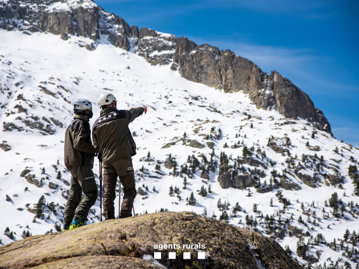 🗻 Si durant aquestes dates hivernals vas a la muntanya, recorda:

❌ No malmetis l’entorn.
🅿️ Aparca només en llocs habilitat. No ho facis en camps, prats, ni entrades de camins.
🚯 Evita llençar deixalles.
🐕‍🦺Porta el gos lligat

💚 Respecta el medi natural.