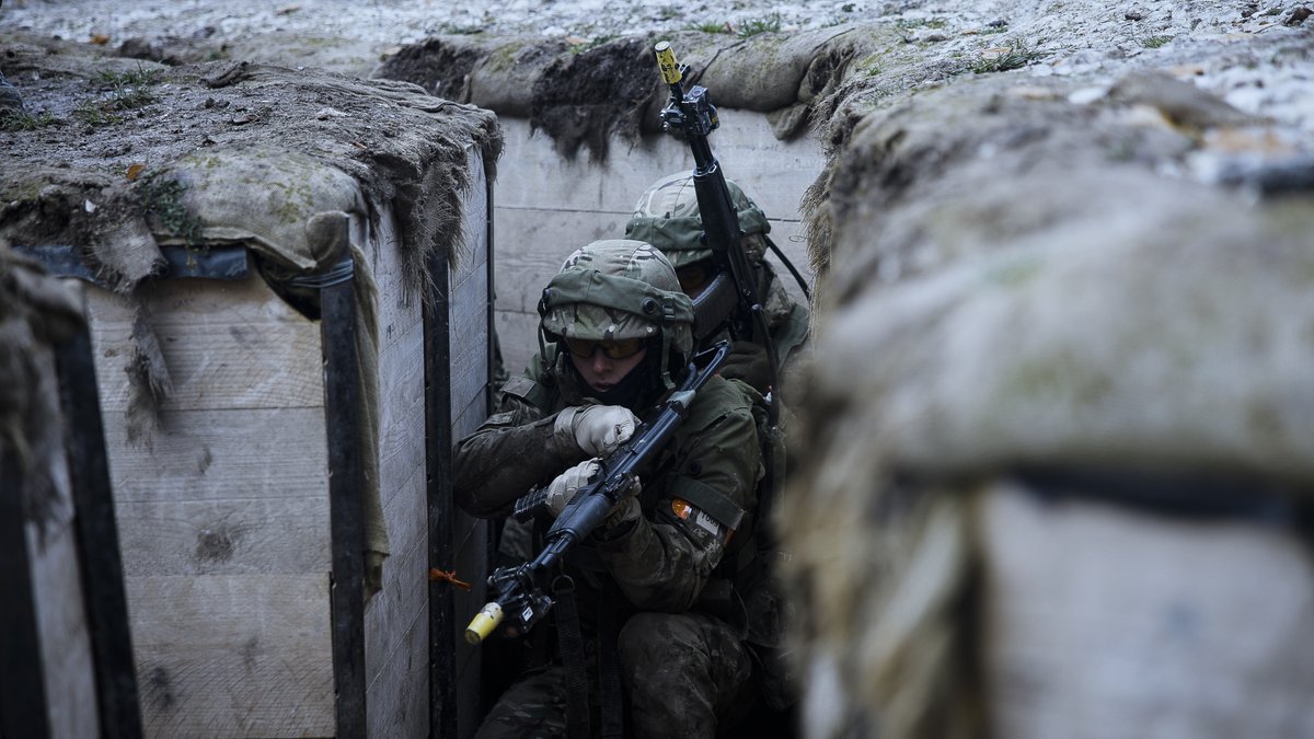 DefenceHQ's tweet photo. Trench warfare is a key part of the training for Ukrainian soldiers on Operation Interflex.

Military instructors from the UK and its ten partner nations are teaching Ukrainians how to prepare, capture and hold trenches.

🇺🇦#StandWithUkraine https://t.co/QO8HuWMcMG