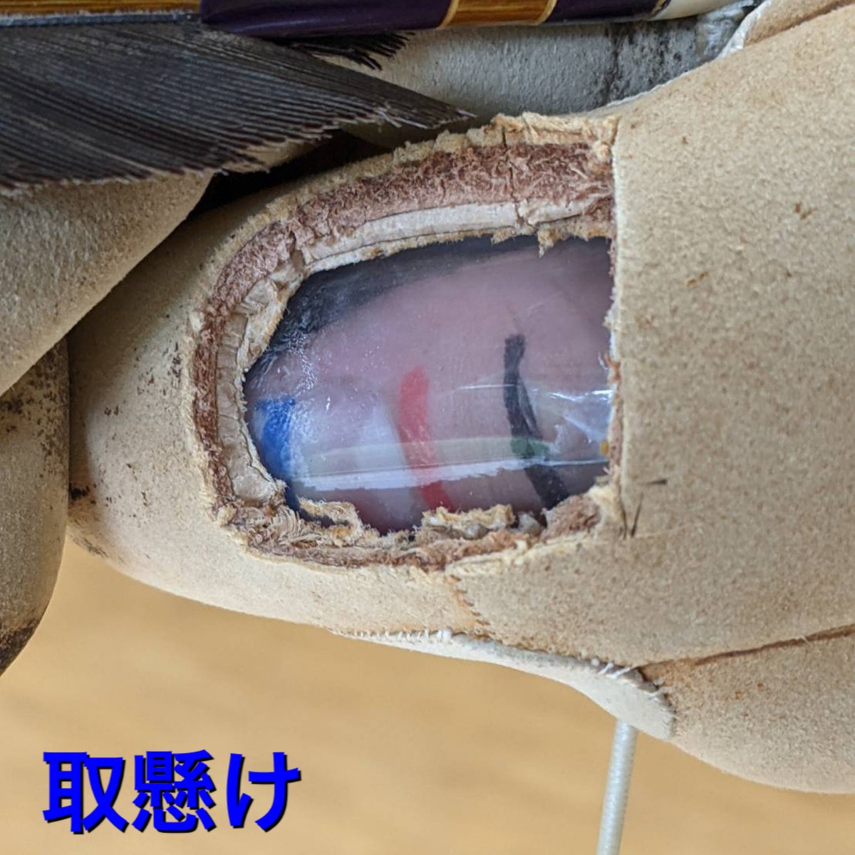kufugeiko's tweet photo. 実際にスケルトンのカケで引いてみる
（親指の状態がわかりやすいようにペンで線を書く）

取懸では中関節の黒線が見えている
この時、帽子の中で親指は伸びている
スケルトン部の先っぽの方に爪が当たっているがわかると思う

初心者が「親指を伸ばせ（軽く反らせ）」と教わる。これがその状態

続く https://t.co/iN9J1y778V