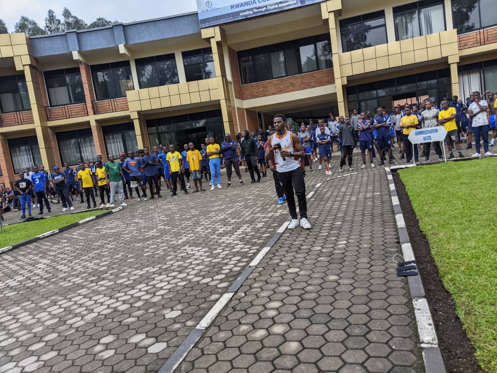Siporo rusange <a href="/nyabihu/">ECD Nyabihu</a> mumurenge wa <a href="/Mukamira/">Parfait Niyifaha</a> yitabiriwe n'umuyobozi wa Karere wungirije ushizwe imibereho mwiza Bwana Simpezwe Pascal, Abayobozi b'umurege,Urubyiruko, abakuze n'ibigo By'amashuri byitabiriye iyi siporo  ubutumwa bwatanze 1.Akamaro ka siporo 2. kwirinda ingesombi