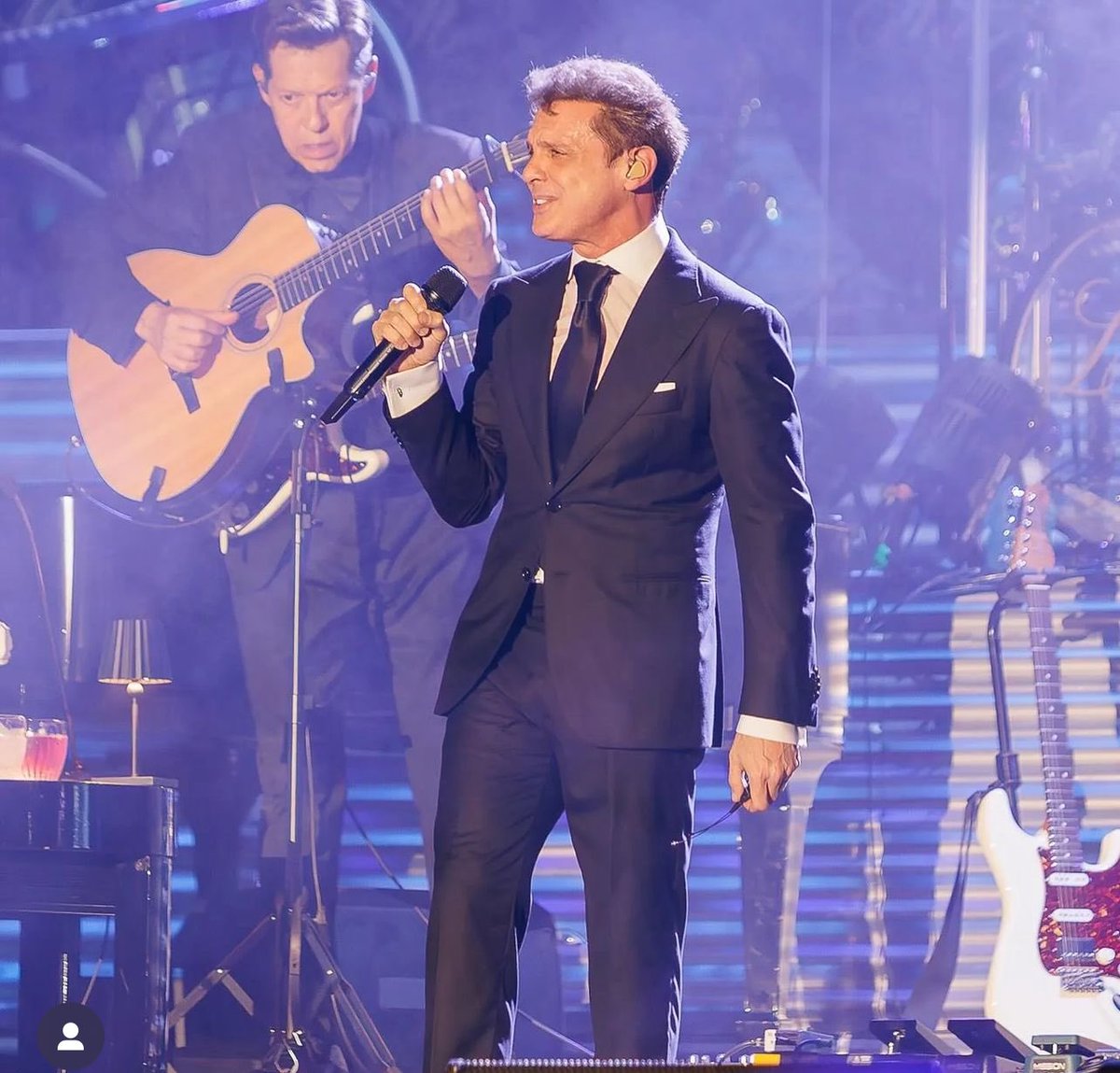 elvilisten's tweet photo. Felices 42  años de trayectoria artística @LMXLM ☀️☀️💕💕
#LuisMiguel #luismiguel42añosdetrayectoria https://t.co/eS3QJWxk4p