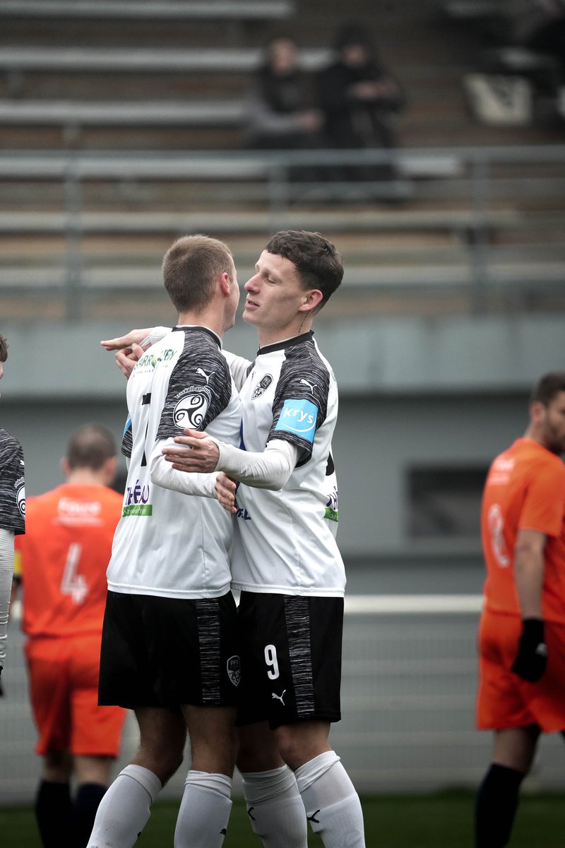 JOUR DE MATCH⚡️

⚔️R1 | J11
🆚 <a href="/AsMenimur/">As Menimur</a> 
📍Stade du Foso
⌚️Coup d’envoi 15h

𝑨𝒍𝒍𝒆𝒛 𝑷𝑭𝑪 🖤🤍

📸 <a href="/maacsse/">Maacsse</a> 

#AllezPFC #PloermelFootballClub