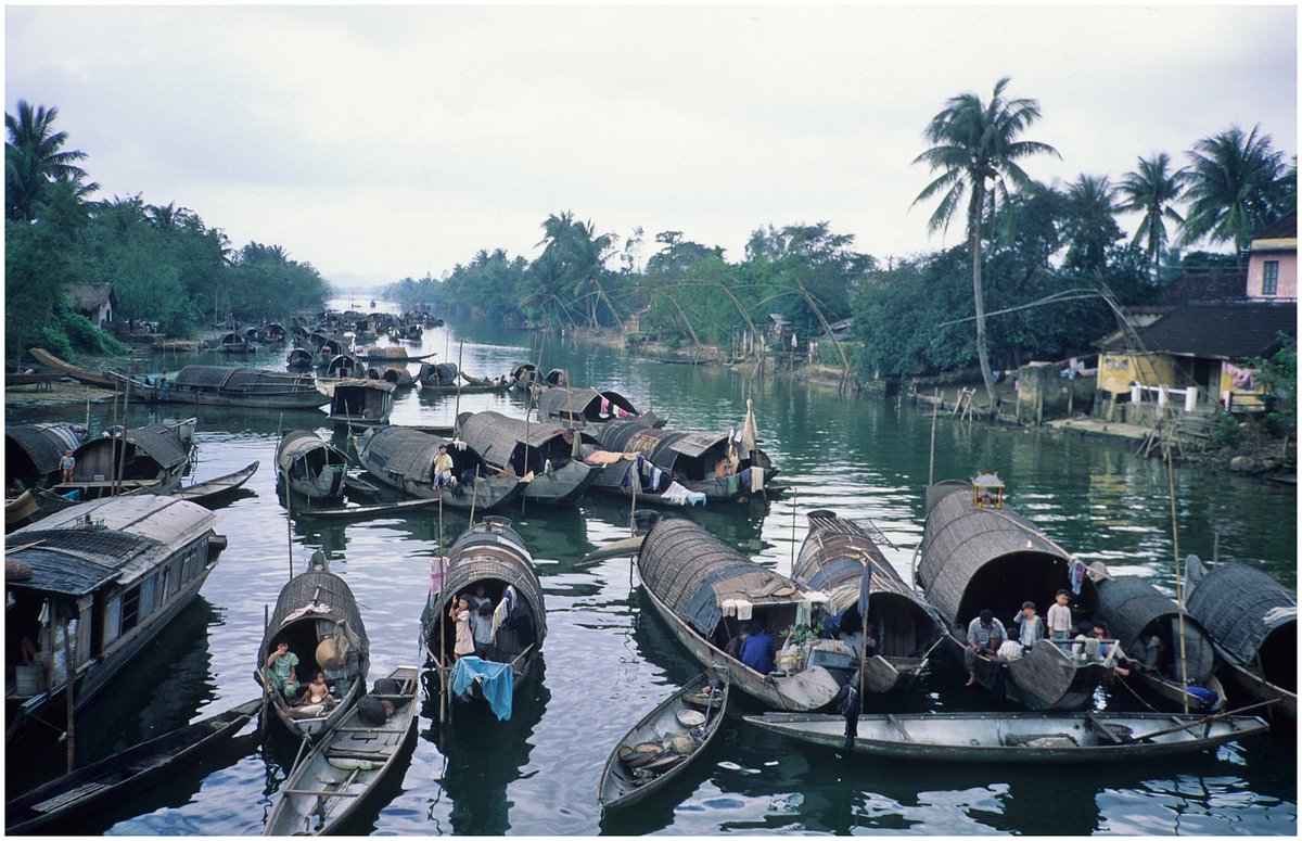 photopascarel's tweet photo. "The Poetic Documentary" Photo Workshop in Hue, Vietnam from 2 to 8 June 2024. 7 days in total full immersion. Slide show every day.  Days and nights street photo and much more...
https://t.co/v9e85GlCyh https://t.co/3CofvULDMP
