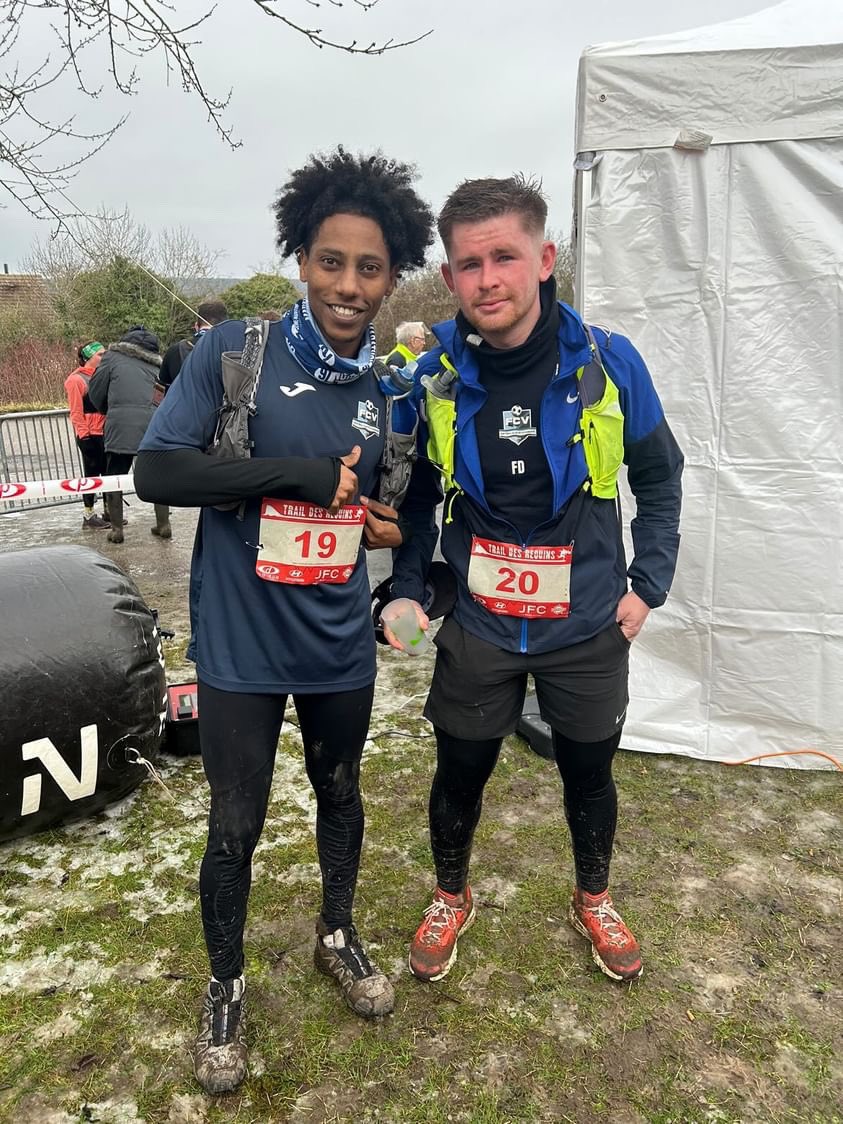 𝐕𝐢𝐞 𝐝𝐮 𝐜𝐥𝐮𝐛

👏🏻 Bravo à nos 2 joueurs de l’équipe première @tvendanger et @florian_debas qui ont participé au trail de Grand-Couronne !

📊 Après 20 kilomètres et 700 mètres de dénivelé, voici les chronos :
Théo : 2h12’
Florian : 2h34’

❤️ Aux couleurs du FCV

🔵⚪️