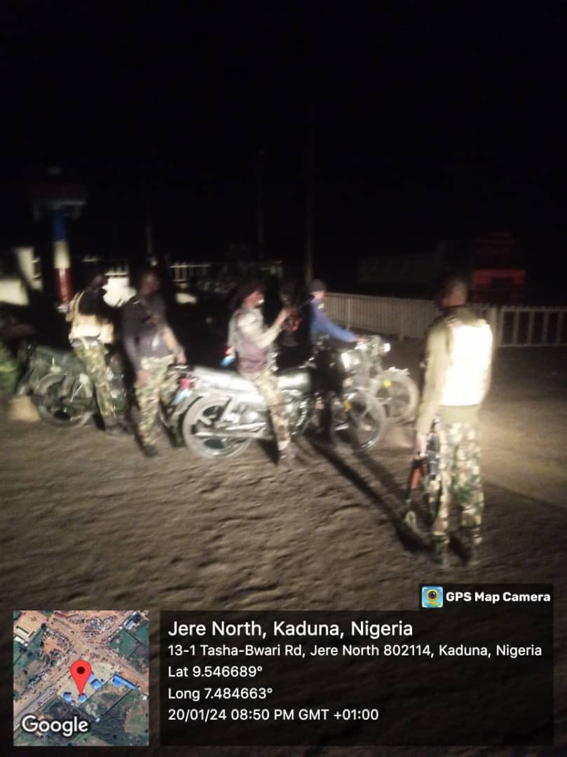 PrimeReportersn's tweet photo. The military spearheaded the  mission to liberate #Najeebahandhersisters  &amp; #Ariyo family from the bandits who had abducted them. A timestamped image documents the triumphant rescue, showcasing the valor of the troops in ensuring their safe return. No ransom was paid. https://t.co/eSmYA4DvXc