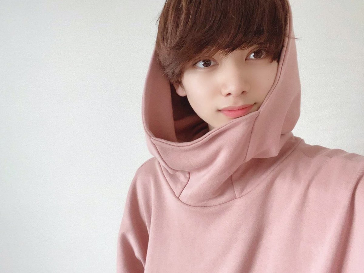 miyase_staff's tweet photo. HappyBirthday20歳👶

10歳で出逢って10年。
本当に色々なことがありました
どれだけ辛いときも表には出さず裏の努力も見せないのがりゅびちゃん。
でもりゅびーずもスタッフも後ろでずっと支え続けます
前だけみて突っ走ってね。

輝く1年にみんなで必ずしましょい☺️

お誕生日おめでと🌷

#宮世琉弥 https://t.co/ZfxUQOYXi7