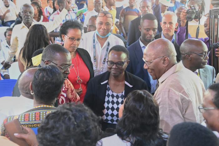 En una tribuna d amor y solidaridad con #Cuba se convirtió este sábado la Universidad Cristiana Ugandesa, donde tuvo lugar la clausura del Encuentro Nac d Solidaridad con Cuba, a la cual asistió el miembro del Buró Político y vicepdte de la República, <a href="/SalvadorValdesM/">SalvadorVM</a>. #CDRCuba
