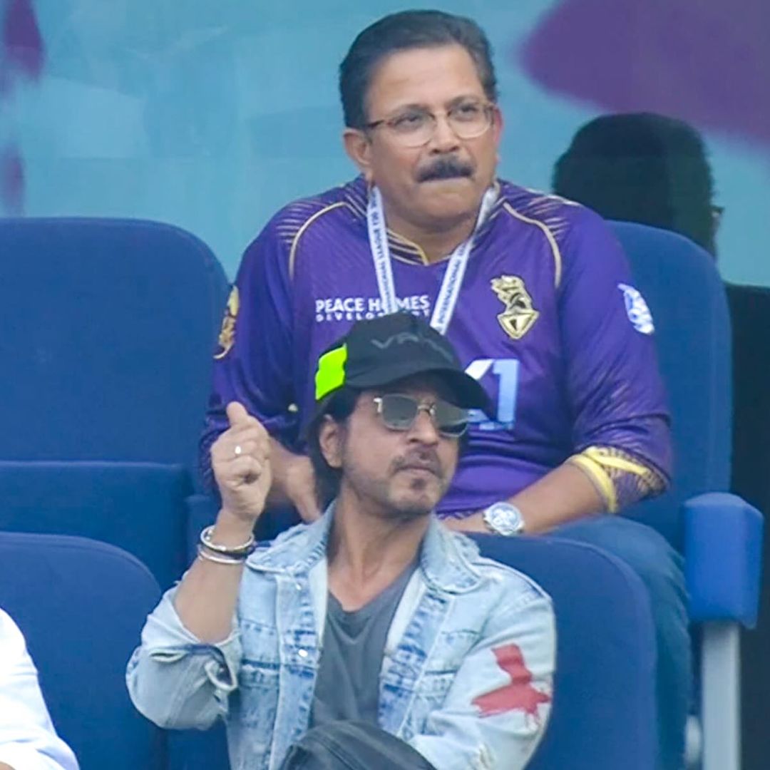 𝑩𝒂𝒂𝒅𝒔𝒉𝒂𝒉 and our boss are here, cheering for our Knights! 👑
#ShahRukhKhan @iamsrk @ADKRiders
#DVvADKR #WeAreADKR #AbuDhabiKnightRiders #DPWorldILT20