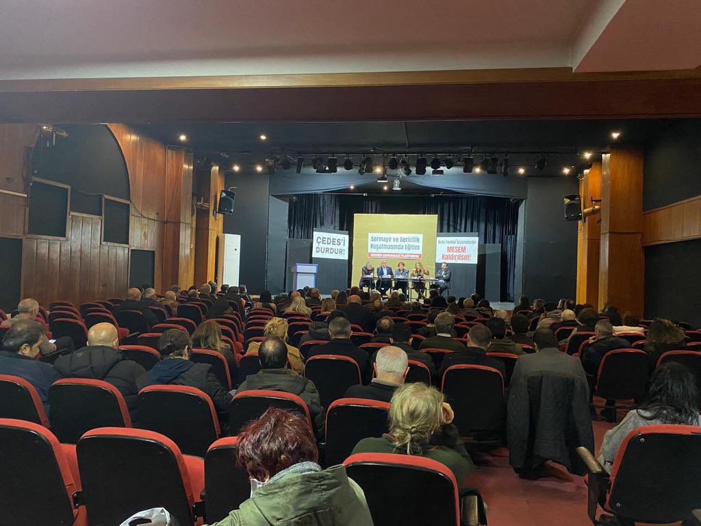 DikmenPlatform's tweet photo. Eğitim hakkı için bir aradayız. 

“Sermaye ve Gericilik Kuşatmasında Eğitim” başlıklı etkinliğimizi gerçekleştirdik. Tüm konuşmacılara ve katılan Dikmenlilere teşekkür ederiz.

Önümüzdeki etkinliklerde görüşmek üzere. https://t.co/06qZDR75jw