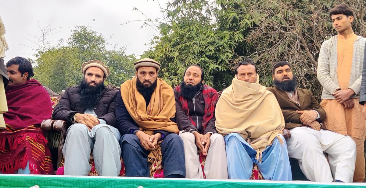 Abdulra36963168's tweet photo. لاڈی:
کوٹ صدر دین میں پروفیسر سیف اللہ قصوری امیدوار پی پی 180 کا جلسہ عام سے خطاب۔
مختلف برادریوں کی طرف سے پروفیسر صاحب کی حمایت و تائید کا اعلان۔
#pp180 #election2024 #election #kasur #PMML https://t.co/U8wWGlrpxS