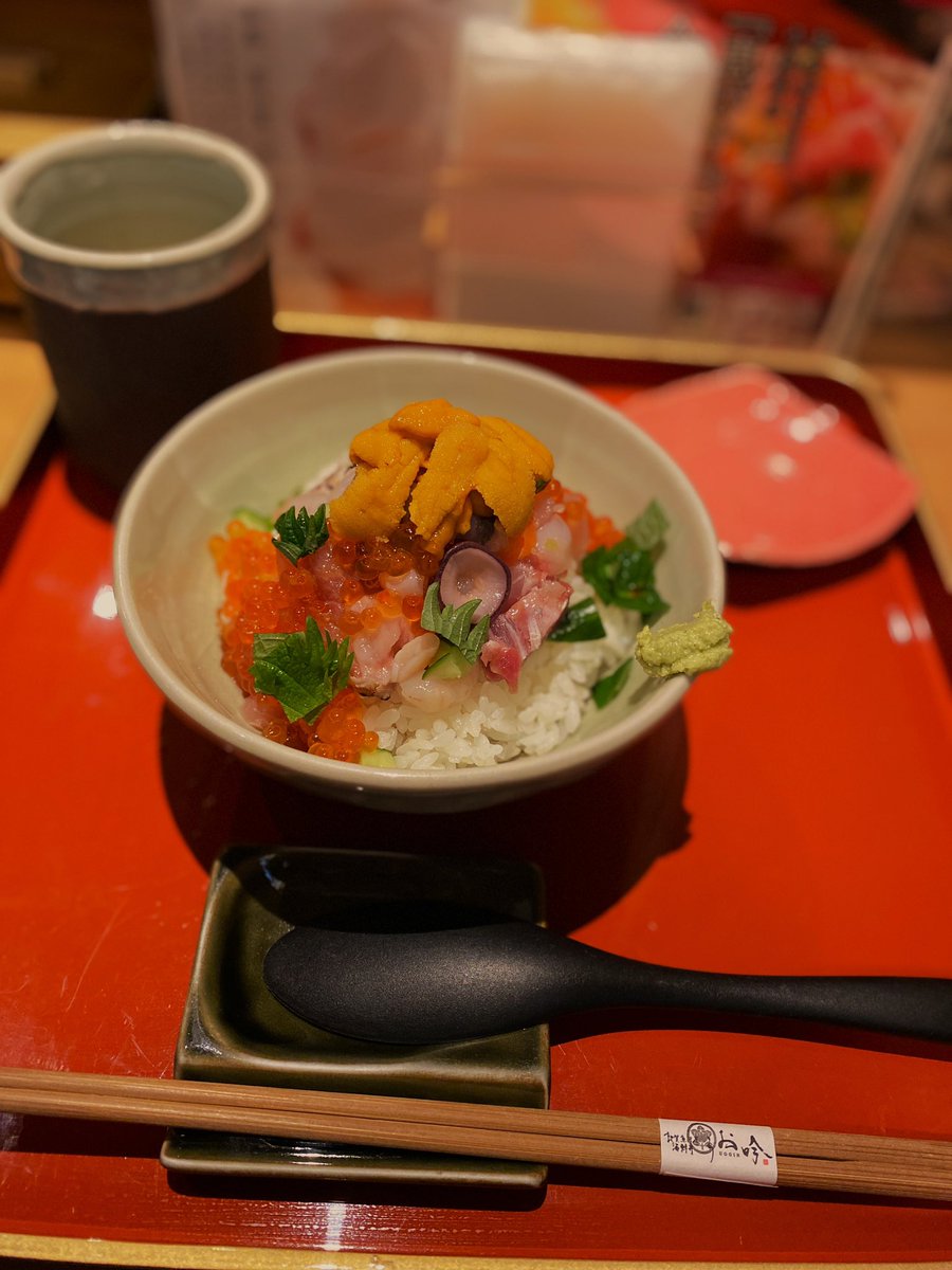 ranpu121's tweet photo. 福井県敦賀市にある、うお吟さんの海鮮丼を食べてきました。
2回目の訪問でしたが、やはり今まで食べた海鮮丼の中で1番美味しいと感じました。
ご馳走様でした😋
#福井県 #飯テロ https://t.co/bPXJXPdLXA
