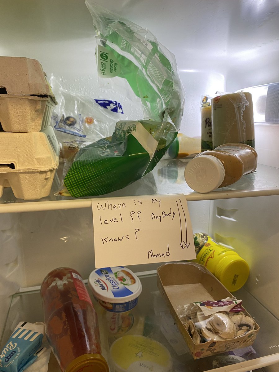 Mutfak zararlıları devamke
milanoda karışık bi yurtta kalıyorum her çeşit insan var demiştim. 10 buzdolabı var 4er kişi ortak kullanıyoruz. 
ADAMIN RAFINI ÇALMIŞLAR
Buzdolabı Rafı dkrmdkkdns